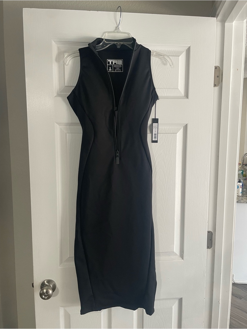 TA3 Sleeveless Black Midi Dress with Front Zip Size Small Short NWT - Picture 2 of 3